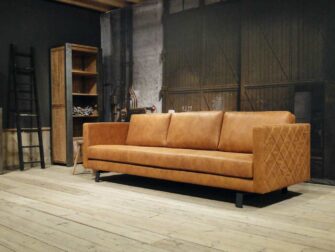 cognac kleurige bank