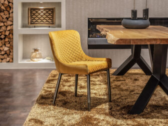 eetkamerstoelen in gele stof