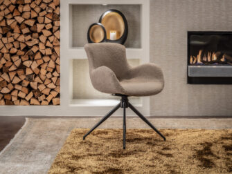 bruine zetel met draaipoot