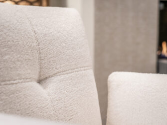 landelijke fauteuil in het wit