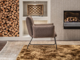 stoffen fauteuil in bruine kleur