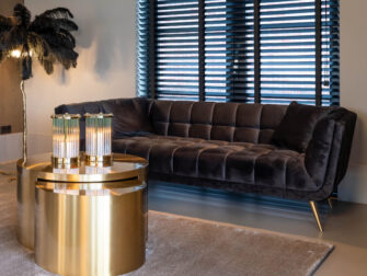 grote stoffen drie zits bank uit voorraad