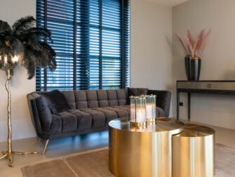 luxe stoffen drie zits bank uit voorraad