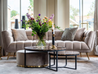 beige stoffen banken uit voorraad