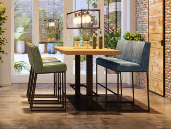 stoere barkruk in leer