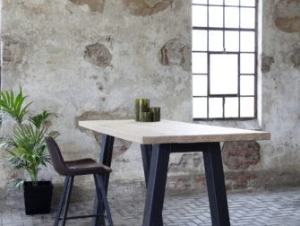 stoere eiken bartafel