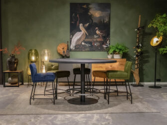 barkrukken met hoge tafel