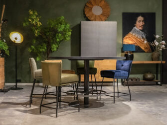 Bartafel met krukken