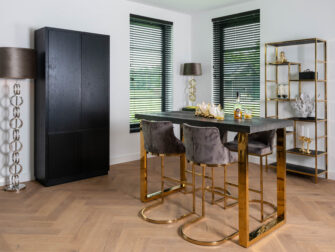 chique bartafel met barkrukken uit voorraad