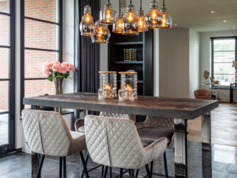 luxe bartafel met zilveren metalen onderstel