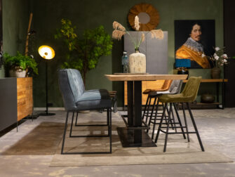 bartafel met stoelen