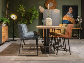bartafel met stoelen
