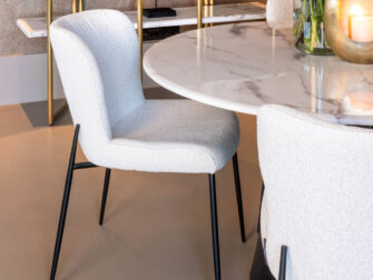 boucle eetkamerstoel met zwarte poten