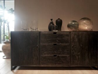 industrieel zwart dressoir