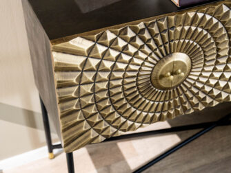 hoog dressoir met veel opbergruimte