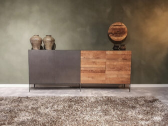 dressoir met stalen pootjes