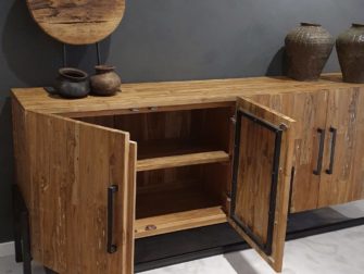 dressoir met stalen onderstel