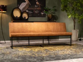 lange eetkamerbank voor aan de tafel