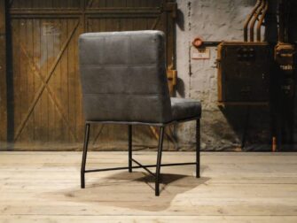 grijze stoel op wielen