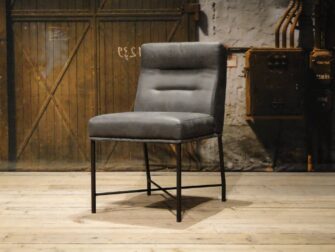 grijze stoel op wielen