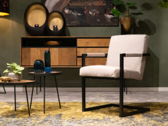 luxe lichtrijze eetkamerstoel industrieel