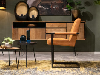 eetstoelen met armleuning cognac kleur