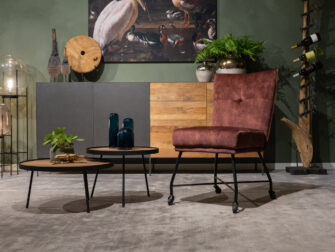 Rode stoel op wielen