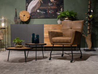 bruine stoel met wielen