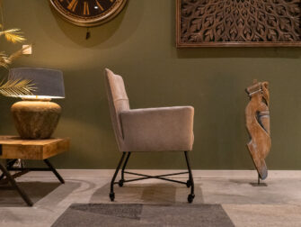 eetkamerstoel leer lichtgrijs