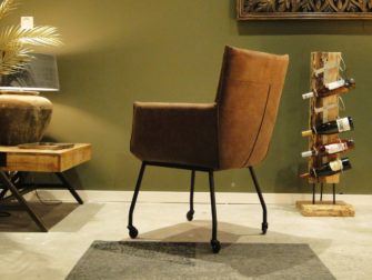 stoere eetkamerstoel op wielen