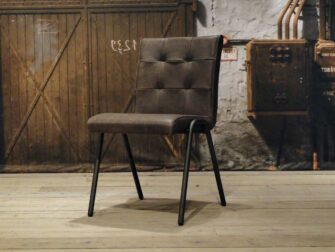 stoel met stalen poten