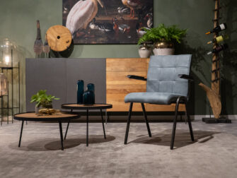 Stoel met arm leuning