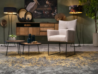 lichtgrijze leren eetkamerstoel met leuning