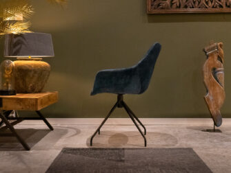 Blauwe stoel met leuning