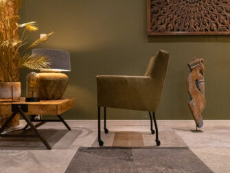 olijfkleurige eetkamerstoel