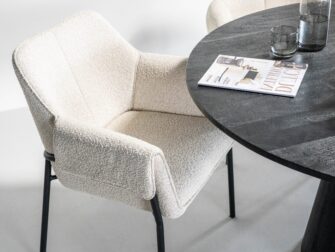 stoere eetkamerstoel in teddy stof voorraad