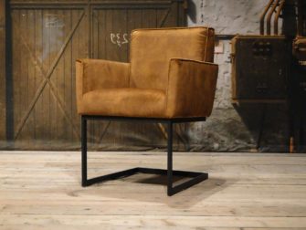 Cognac eetkamerstoel met armleuning