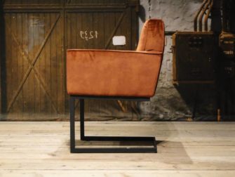 bruine industriële stoel