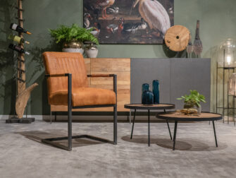 Stoel met stevig frame