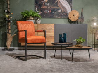 Stoel met robuust frame