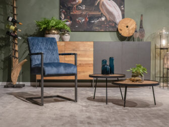 Stoel met ruitstiksel