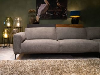 hoge bank op pootjes