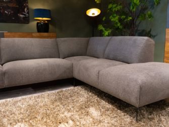 Stoffe bank met vaste kussens