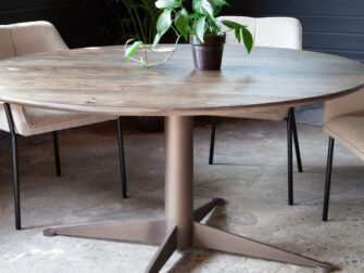 Ronde eettafel met verjongd eiken blad