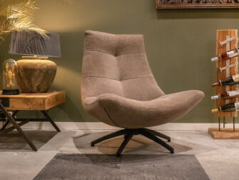 Draaifauteuil in grove stof