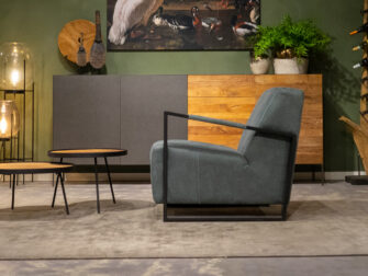 blauwe industriële stoel