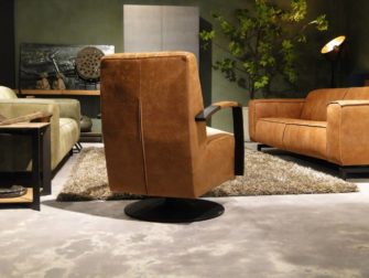 Draaistoel in cognac kleur