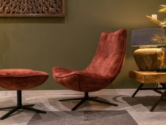 fauteuil met bijpassende hocker