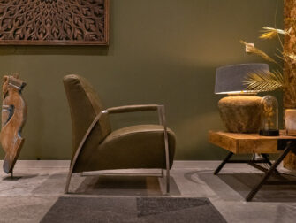 olijfkleurige fauteuil