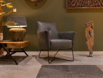 grijze leren fauteuil